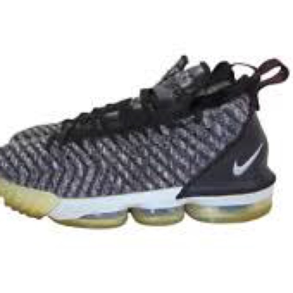 Nike Lebron 16 Oreo